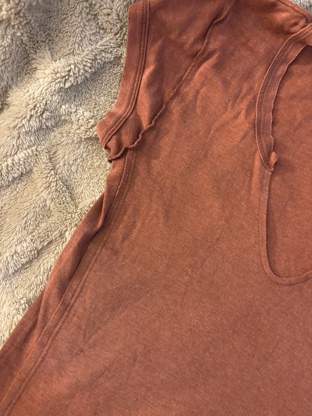 Women’s Short Sleeve V-Neck Top - Rust Brown - Picture 3 of 6